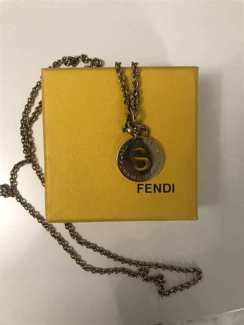 collana con iniziale fendi prezzo|Collana F is Fendi .